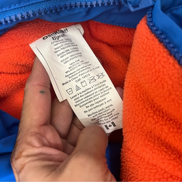 Unisex Oshkosh snow suit with attachable mittens and shoes. Very warm - Picture 8 of 10